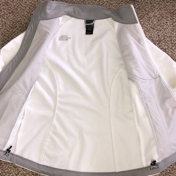 Like new! Women’s North Face jacket - Picture 2 of 5